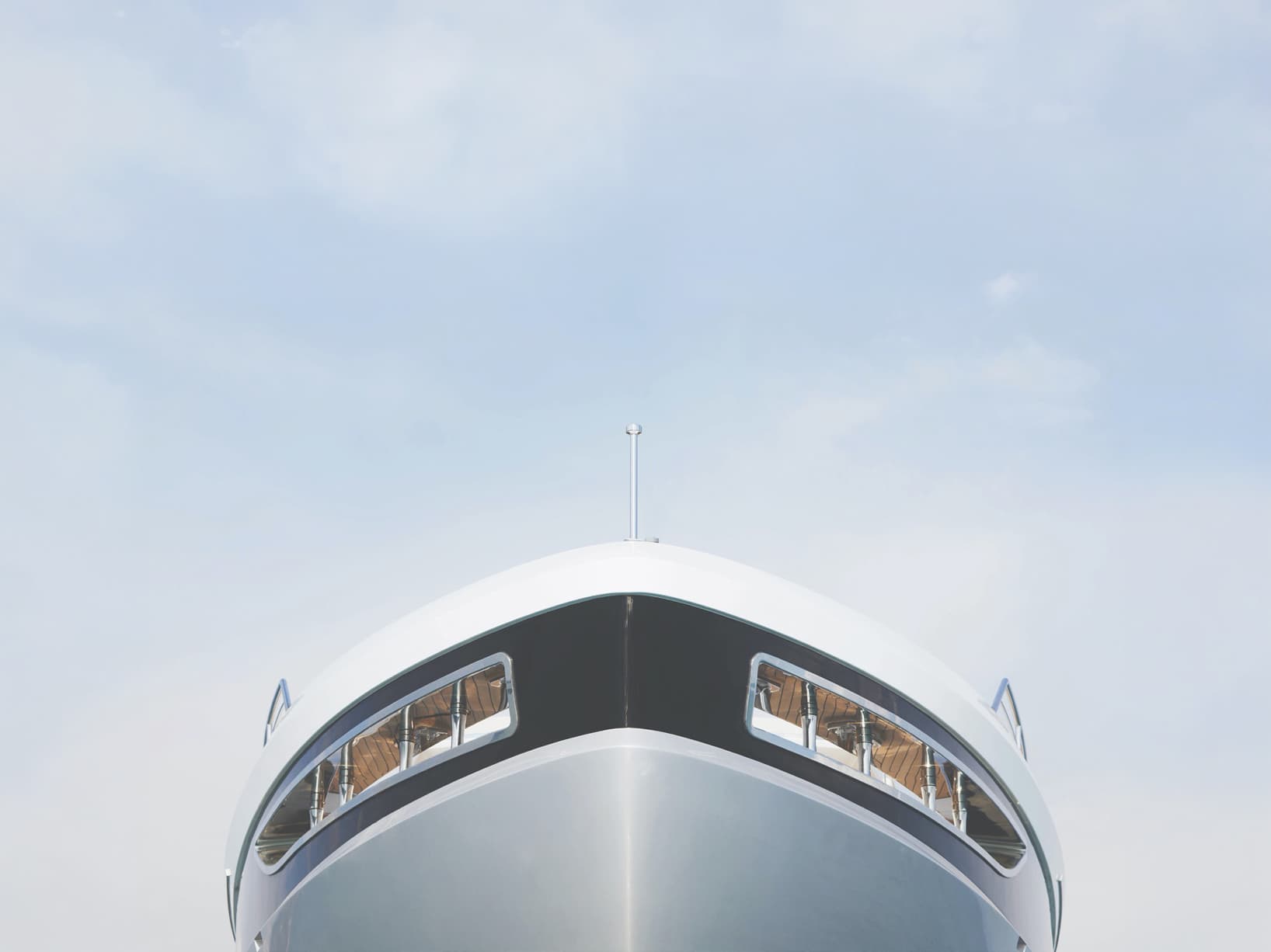 Azimut bow detail